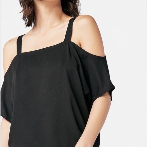 5 for $20 top sale! Short sleeve cold shoulder top - Picture 3 of 5